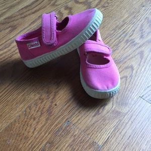 Cienta toddler shoes in pink! Size 5